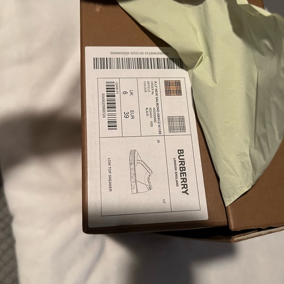 Burberry Sneakers size 9 - Picture 7 of 12